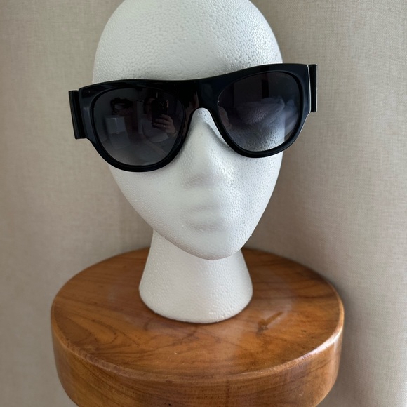 NWT Chanel Black Pilote Sunglasses with Bows on sides case and box included - Picture 15 of 17